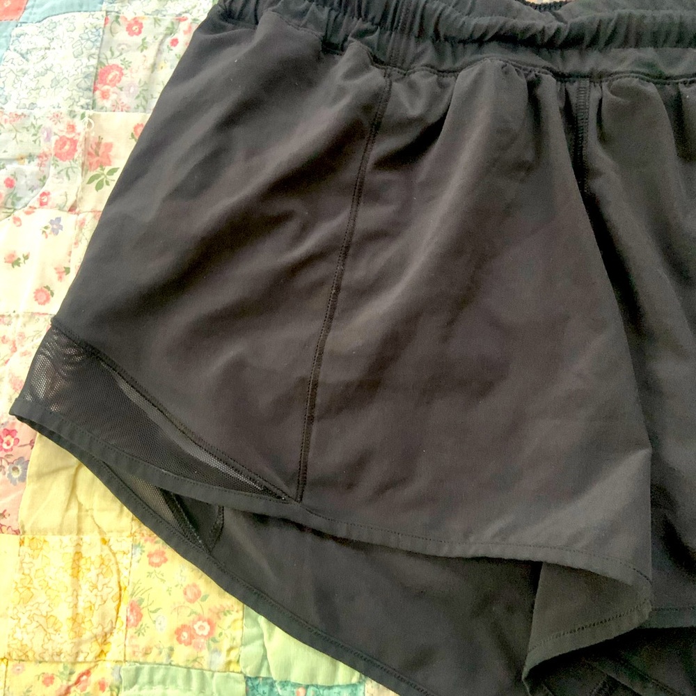 Lululemon hotty hot shorts 2.5”